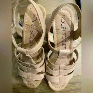 NWOB SOLE SOCIETY Sandals w Block Heels / platform details Sz 8.5
